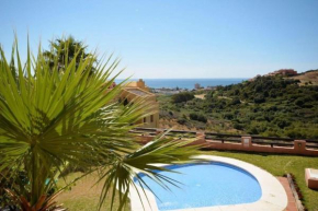 2 bed La Duquesa with stunning sea and pool views